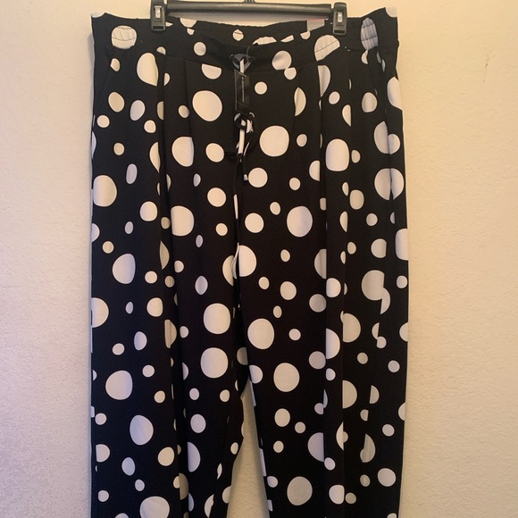 ✨HPx5✨NWT ashley stewart polka dot pants - Picture 2 of 6